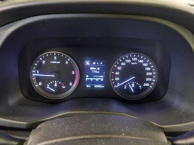 Hyundai tucson 2.0 crdi i-mot. 4wd , kg-926-l - afbeelding 16 van  17