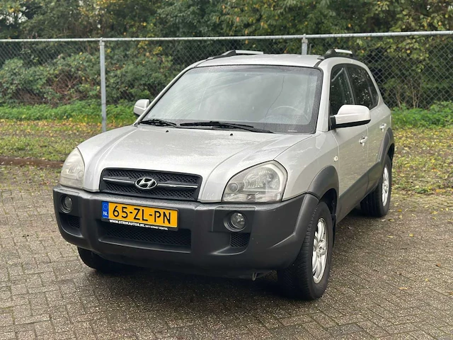 Hyundai tucson 2.0i style, 64-zl-pn - afbeelding 1 van  17