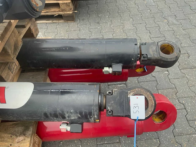 Hyva hydraulische cilinder (2x) - afbeelding 1 van  6