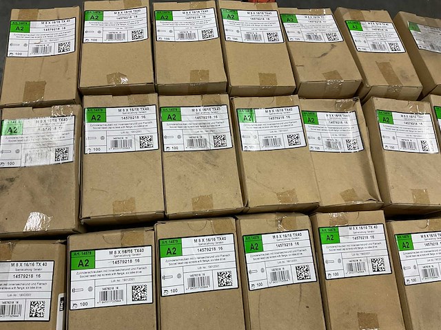 Ibc - doos met 100 stuks torx 40 bouten m8 x 16 (20x) - afbeelding 1 van  5
