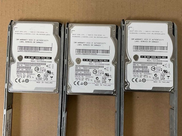 Ibm (24c) 21x 900 gb sas(huc109090css600) - 1x 900 gb sas(st900mm006) disk array enclosure - afbeelding 2 van  17