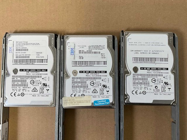 Ibm (24c) 21x 900 gb sas(huc109090css600) - 1x 900 gb sas(st900mm006) disk array enclosure - afbeelding 4 van  17