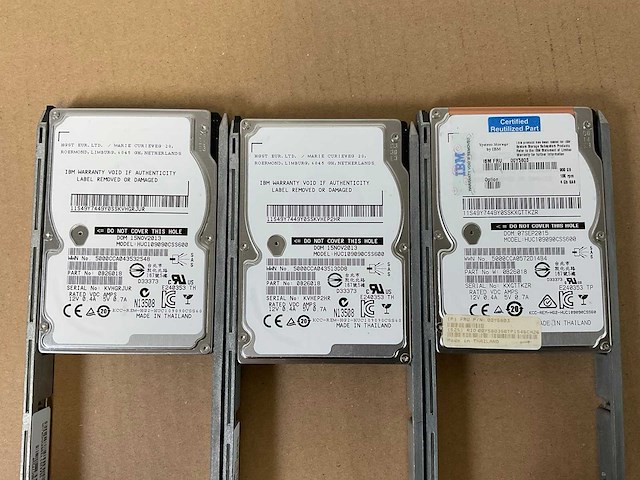 Ibm (24c) 21x 900 gb sas(huc109090css600) - 1x 900 gb sas(st900mm006) disk array enclosure - afbeelding 6 van  17