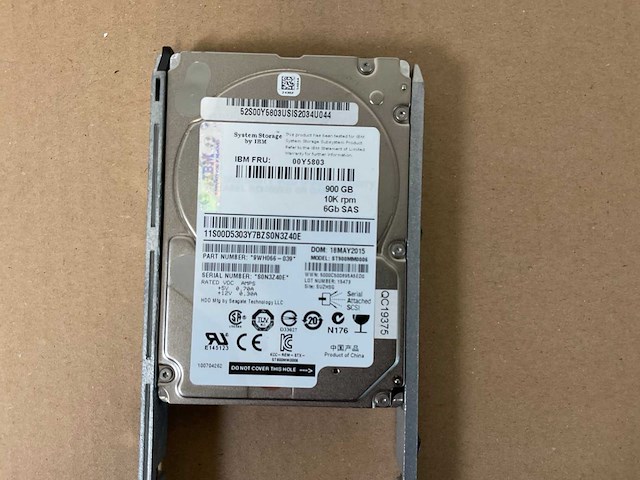 Ibm (24c) 21x 900 gb sas(huc109090css600) - 1x 900 gb sas(st900mm006) disk array enclosure - afbeelding 7 van  17