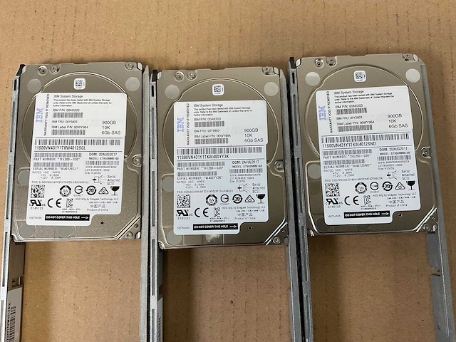 Ibm (24e) 10x 900 gb sas(st900mm0168) - 1x 900 gb sas(huc109090css600) - 6x 800 gb sas(st800fm0173) - 5x 800 gb sas(txa2d2) disk array enclosure - afbeelding 4 van  16