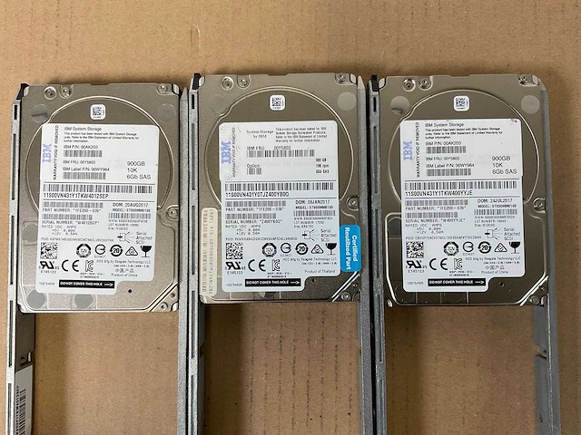 Ibm (24e) 10x 900 gb sas(st900mm0168) - 1x 900 gb sas(huc109090css600) - 6x 800 gb sas(st800fm0173) - 5x 800 gb sas(txa2d2) disk array enclosure - afbeelding 5 van  16