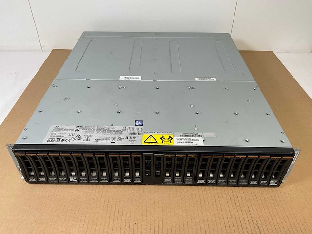 Ibm (24e) 10x 900 gb sas(st900mm0168) - 1x 900 gb sas(huc109090css600) - 6x 800 gb sas(st800fm0173) - 5x 800 gb sas(txa2d2) disk array enclosure - afbeelding 9 van  16