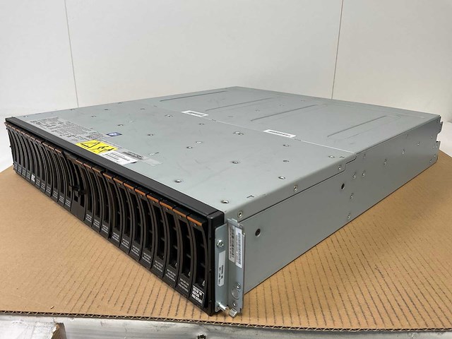 Ibm (24e) 10x 900 gb sas(st900mm0168) - 1x 900 gb sas(huc109090css600) - 6x 800 gb sas(st800fm0173) - 5x 800 gb sas(txa2d2) disk array enclosure - afbeelding 11 van  16