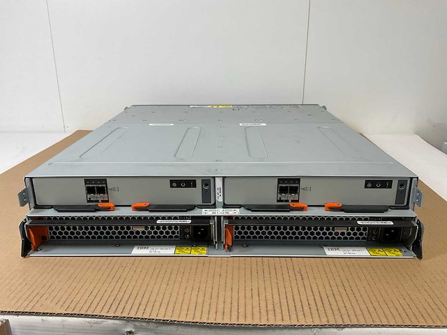 Ibm (24e) 10x 900 gb sas(st900mm0168) - 1x 900 gb sas(huc109090css600) - 6x 800 gb sas(st800fm0173) - 5x 800 gb sas(txa2d2) disk array enclosure - afbeelding 13 van  16