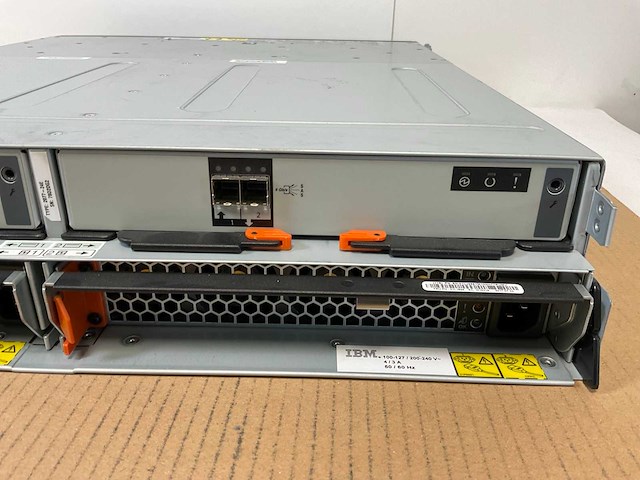 Ibm (24e) 10x 900 gb sas(st900mm0168) - 1x 900 gb sas(huc109090css600) - 6x 800 gb sas(st800fm0173) - 5x 800 gb sas(txa2d2) disk array enclosure - afbeelding 14 van  16