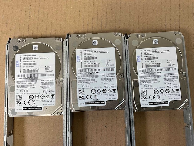 Ibm (24e) 18x 1.2 tb sas(st1200mm0088) disk array enclosure - afbeelding 2 van  15