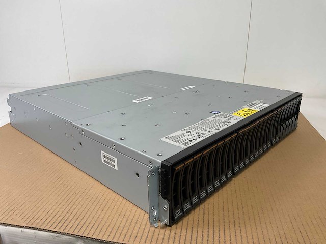 Ibm (24e) 18x 1.2 tb sas(st1200mm0088) disk array enclosure - afbeelding 9 van  15