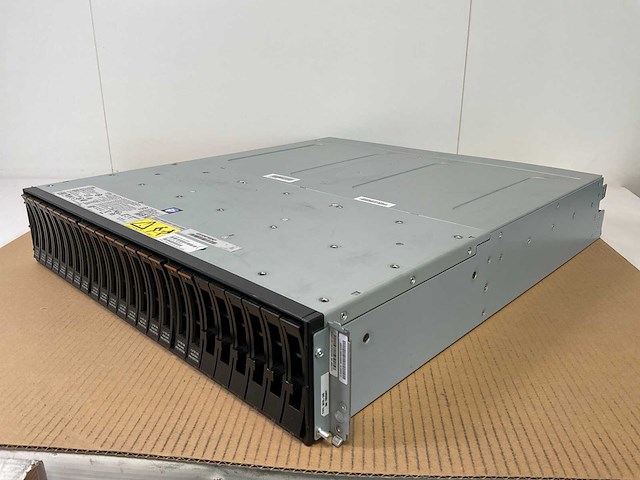 Ibm (24e) 18x 1.2 tb sas(st1200mm0088) disk array enclosure - afbeelding 10 van  15