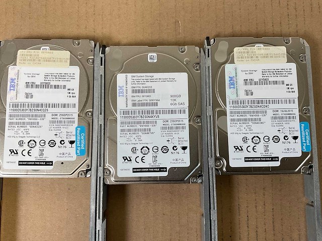 Ibm (24e) 18x 900 gb sas(huc109090css600) - 6x 900 gb sas(st900mm0006) disk array enclosure - afbeelding 8 van  18