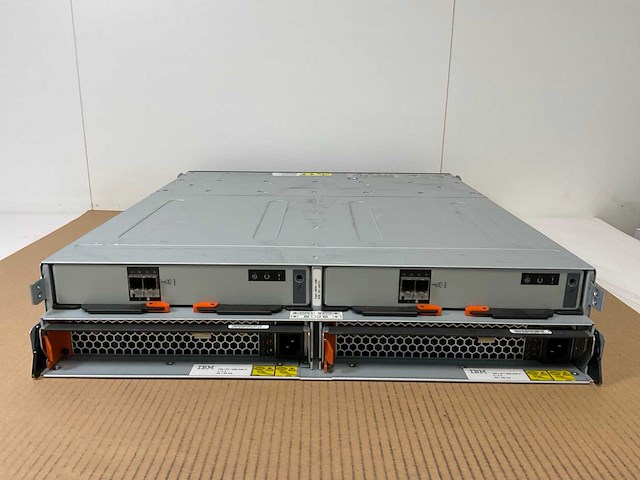 Ibm (24e) 18x 900 gb sas(huc109090css600) - 6x 900 gb sas(st900mm0006) disk array enclosure - afbeelding 14 van  18