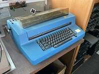 Ibm selectric ii vintage schrijfmachine - afbeelding 1 van  2