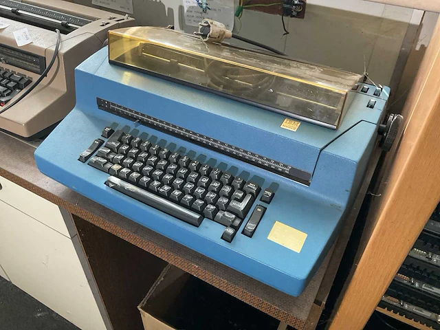 Ibm selectric ii vintage schrijfmachine - afbeelding 2 van  2