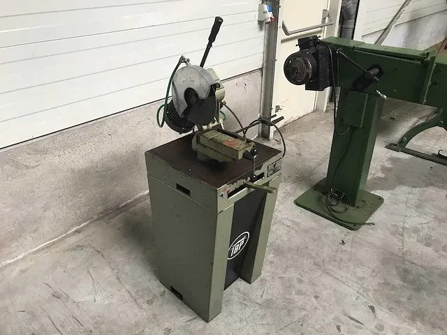 Ibp - bruin 250 - diverse zaagmachines - afbeelding 2 van  4