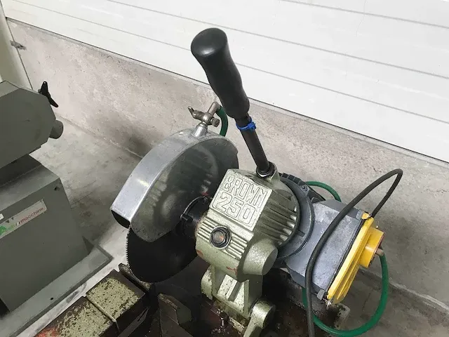 Ibp - bruin 250 - diverse zaagmachines - afbeelding 3 van  4
