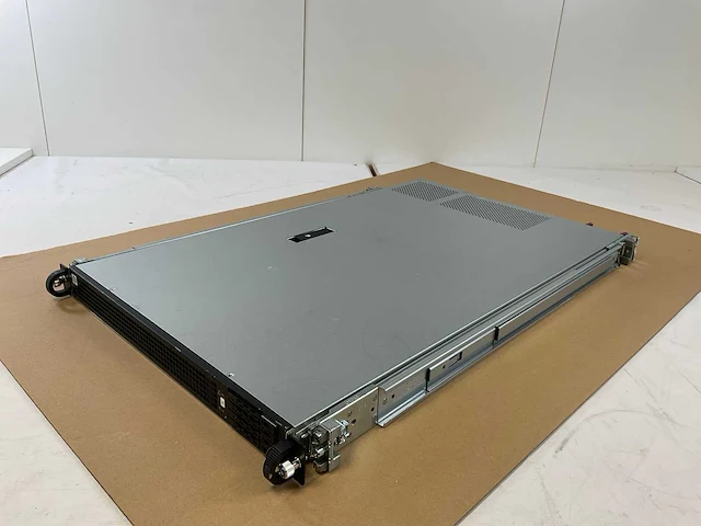 Icc r118i, xeon(r) w7-2495x, 4 x 32 gb ram, 4 x 1.9 tb ssd (ssdsc2kb019tz) main server chassis - afbeelding 2 van  8