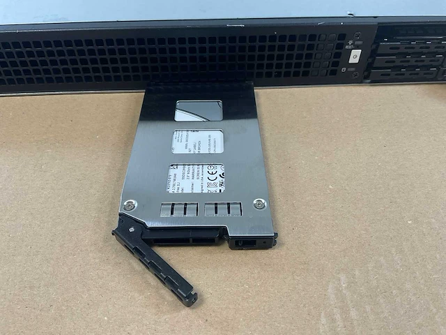 Icc r118i, xeon(r) w7-2495x, 4 x 32 gb ram, 4 x 1.9 tb ssd (ssdsc2kb019tz) main server chassis - afbeelding 6 van  8