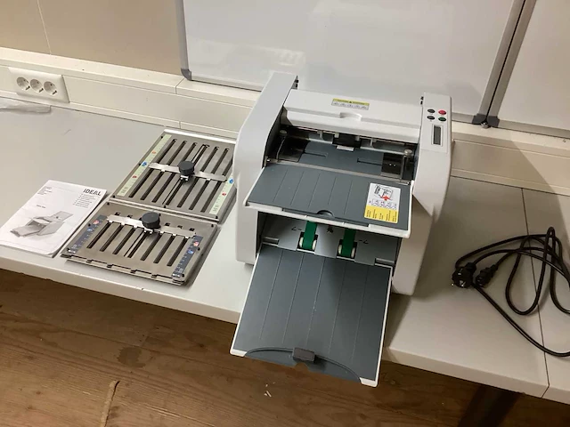 Ideal 8306 vouwmachine - afbeelding 1 van  9
