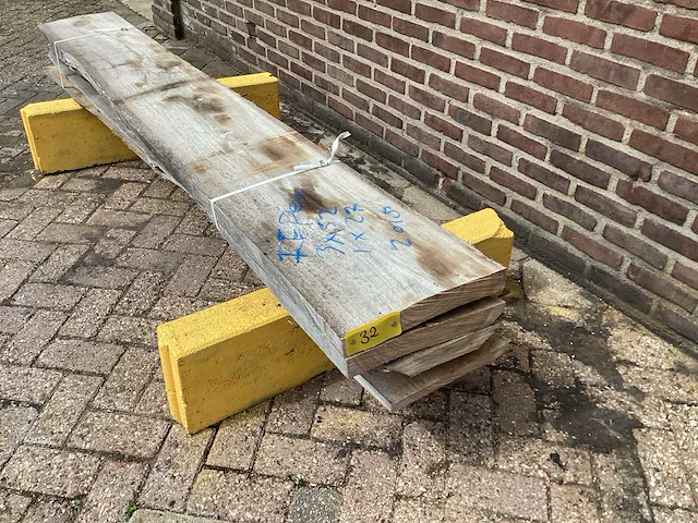 Iepen - 2018 gezaagd 250 x 350 x 2330 mm - schaaldeel (3x) - afbeelding 1 van  6