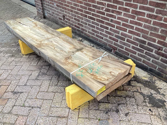 Iepen - 2020 gezaagd 160 x 570 x 2400 mm - schaaldeel (2x) - afbeelding 1 van  6