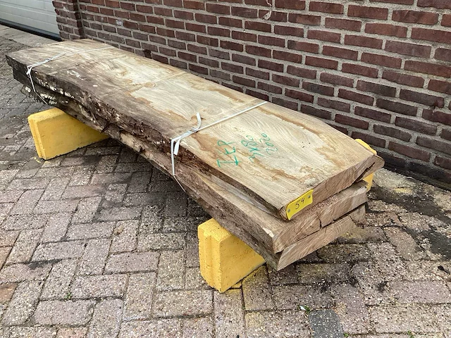 Iepen - 2020 gezaagd 270 x 580 x 2380 mm - schaaldeel (3x) - afbeelding 1 van  6