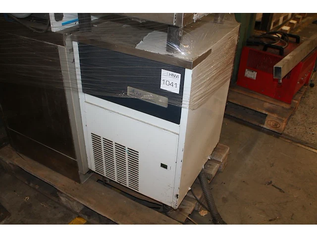Ijsblokjesmachine elite bbe45. afmeting 50 x 58 x 78 cm. - afbeelding 1 van  1
