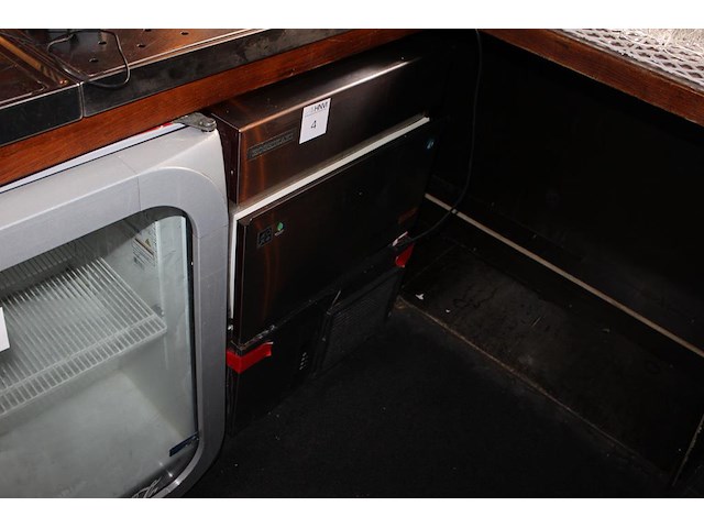 Ijsblokjesmachine hoshizaki. afmeting 63 x 49 x 85 cm. - afbeelding 1 van  3