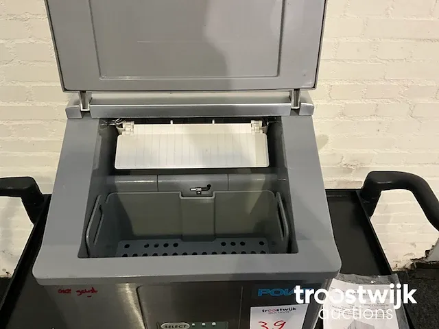 Ijsblokjesmachine - afbeelding 9 van  10