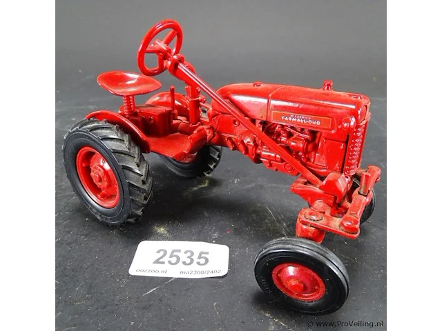 Ijzeren schaalmodel mc cormick farmall club tractor - afbeelding 1 van  5