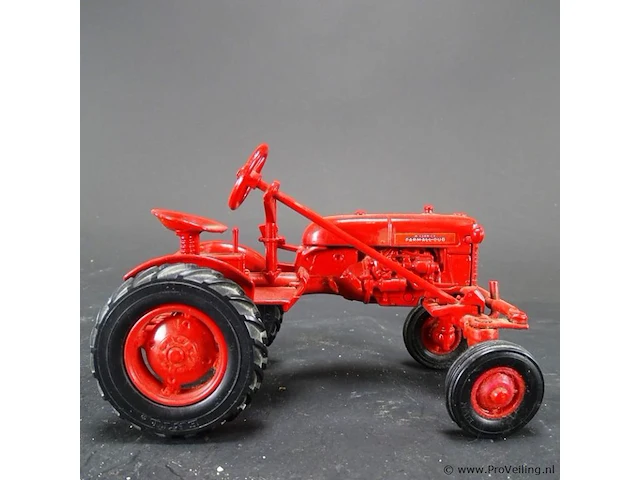 Ijzeren schaalmodel mc cormick farmall club tractor - afbeelding 2 van  5