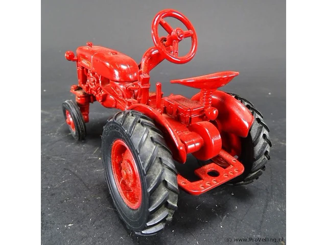 Ijzeren schaalmodel mc cormick farmall club tractor - afbeelding 4 van  5