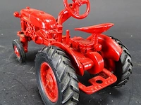 Ijzeren schaalmodel mc cormick farmall club tractor - afbeelding 4 van  5