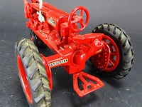 Ijzeren schaalmodel mc cormick farmall tractor - afbeelding 3 van  5