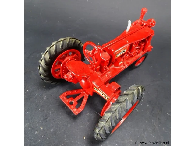 Ijzeren schaalmodel mc cormick farmall tractor - afbeelding 5 van  5