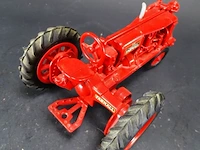 Ijzeren schaalmodel mc cormick farmall tractor - afbeelding 5 van  5