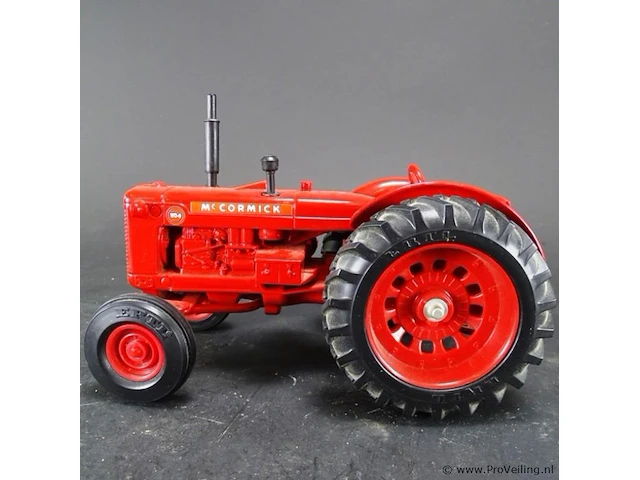 Ijzeren schaalmodel mc cormick tractor - afbeelding 3 van  5