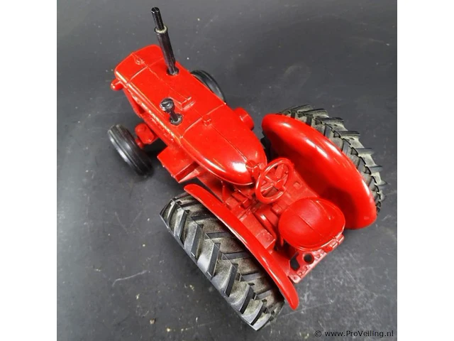 Ijzeren schaalmodel mc cormick tractor - afbeelding 5 van  5