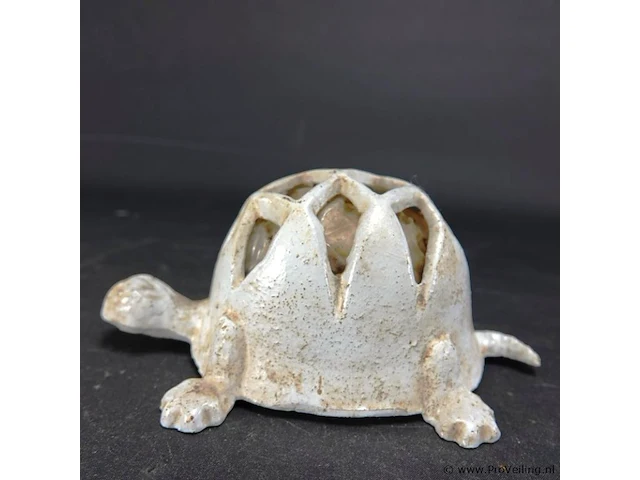 Ijzeren schildpad als speldenkussen - afbeelding 2 van  5