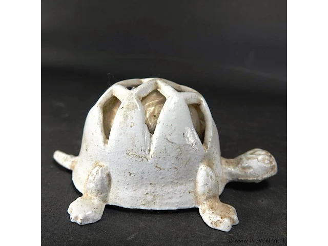 Ijzeren schildpad als speldenkussen - afbeelding 4 van  5