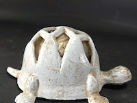 Ijzeren schildpad als speldenkussen - afbeelding 4 van  5