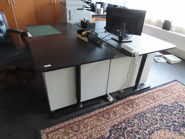 Ikea - bekant - bureau (2x) - afbeelding 1 van  3