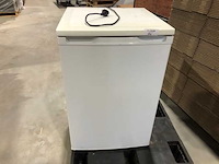 Ikea - tafel - koelkast - afbeelding 1 van  4