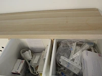 Ikea kast met 25 vakken gevuld met medische oefenmaterialen w.o. spuiten, katheters, hechtmaterialen, adl, ... - afbeelding 8 van  16