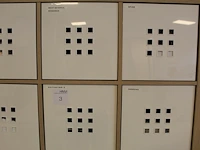 Ikea kast met 25 vakken gevuld met medische oefenmaterialen w.o. spuiten, katheters, hechtmaterialen, adl, ... - afbeelding 12 van  16