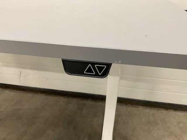 Ikea rodulf elektrisch zit-sta bureau (140x80cm) - afbeelding 3 van  6
