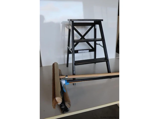 Ikea trap incl. bezems - afbeelding 1 van  6